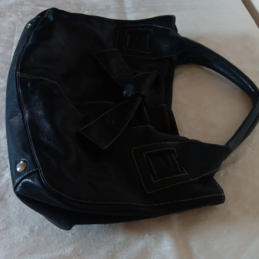 🖤Perlina Black Everyday Bag With Bow Accent And High Qaulity  Soft Cowhide